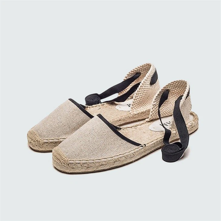 Alpargatas beige de verano con punta cerrada y cordones para mujer